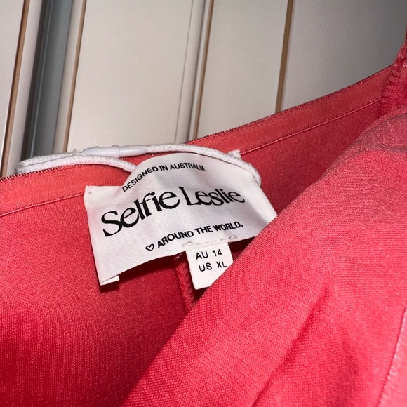 NEW SELFIE LESLIE SASHA CASCADE RUFFLE MIDI DRESS (1) - Picture 4 of 6